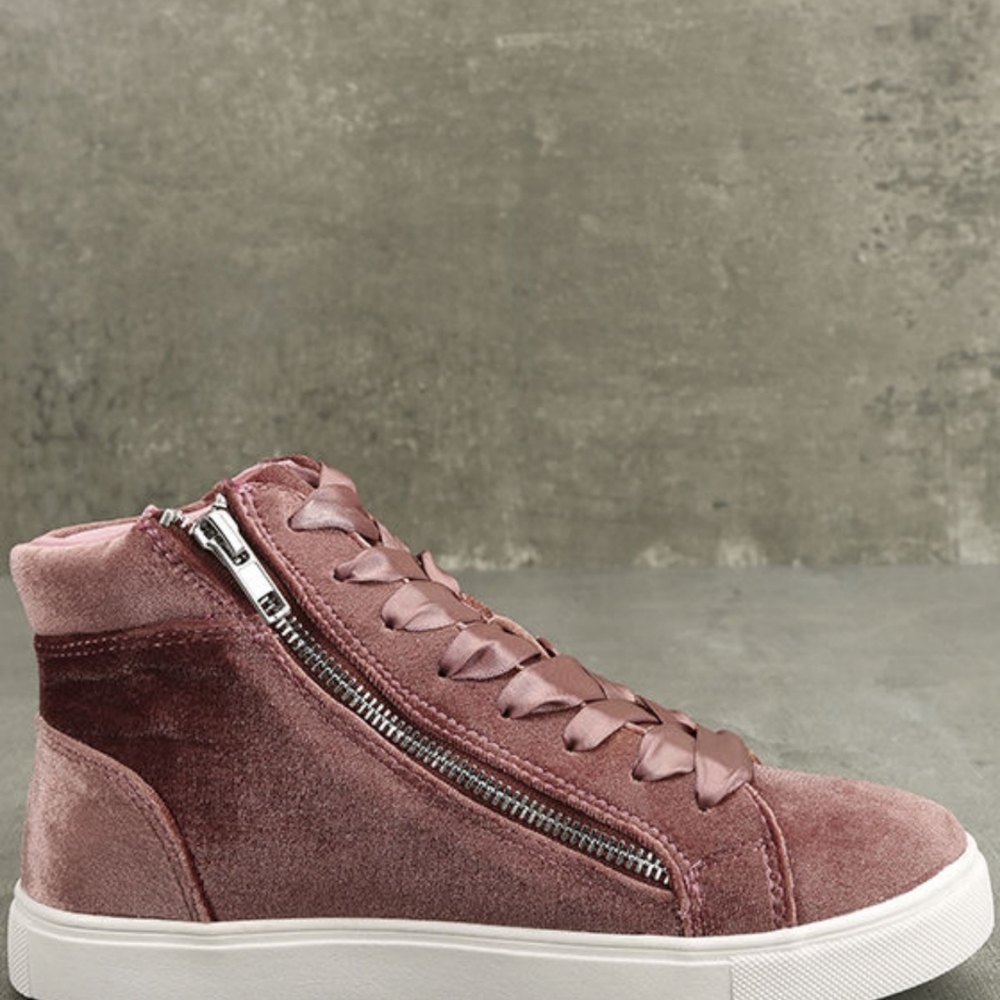 Steve Madden Velvet Hightop Sneakers Size 8 New